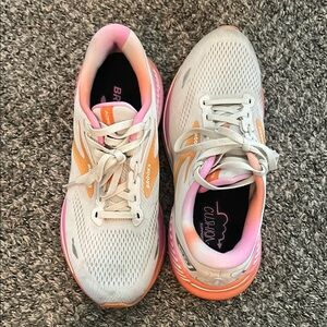 Brooks Women's Adrenaline GTS 23 Running Shoes - White and Pink
